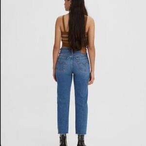Levi's Women's Straight Leg Jeans in Medium Blue